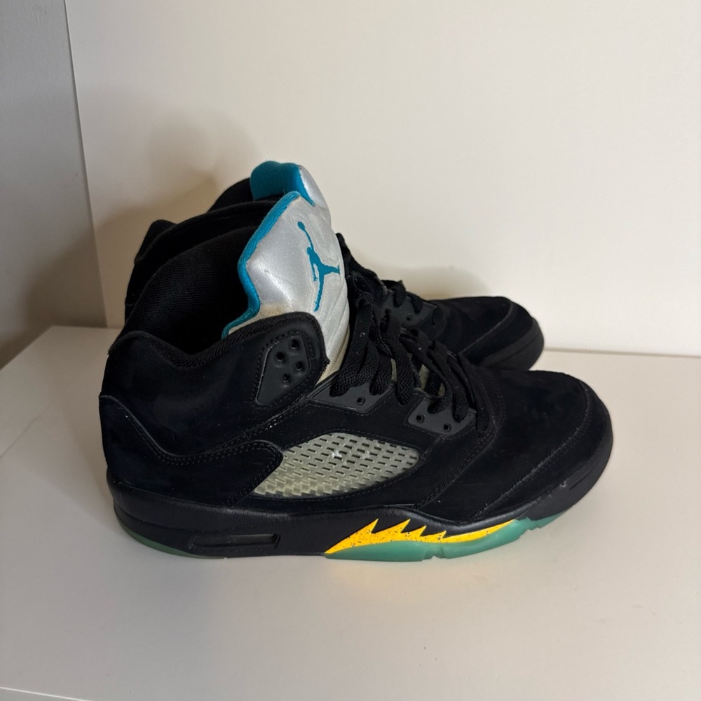 Air Jordan 5 Retro DD0587 047 Size 10 Men